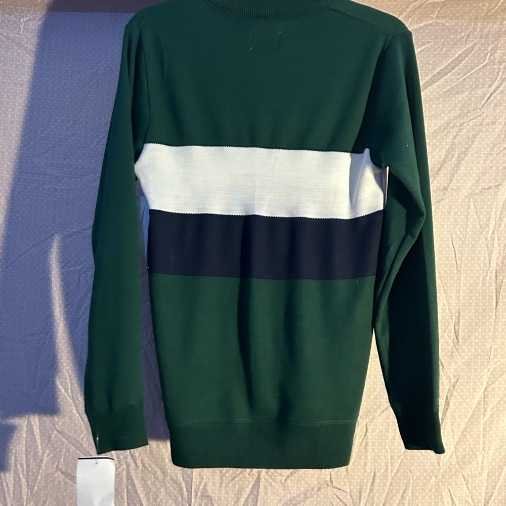 Green and White Sweater - Picture 3 of 5